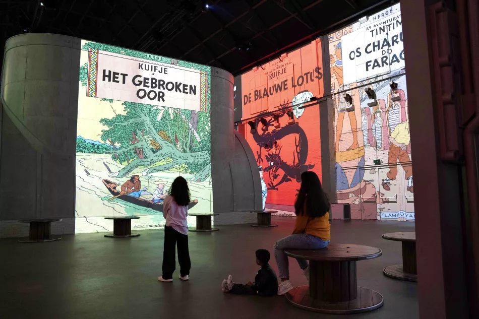 Comic books covers of Tintin projected at Fabrique des Lumières