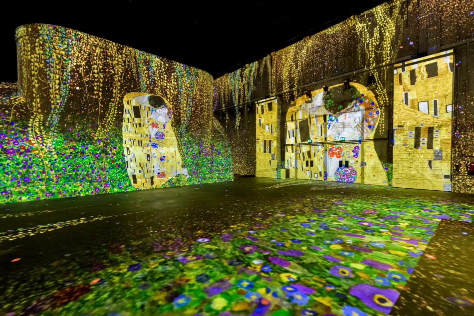 Kiss Klimt exhibition gold yellow