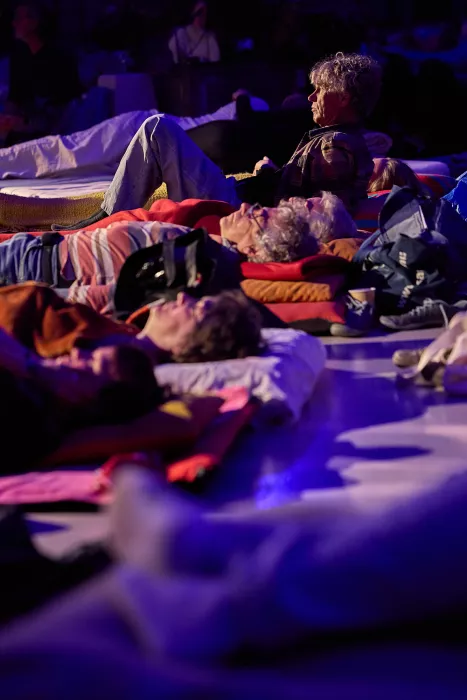  lying-down concert, people enjoying music